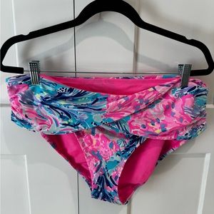 Excellent used condition size 16 Lilly Pulitzer Lagoon hipster swim bottom